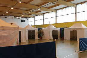 Installation du centre de consultation Covid19 dans le gymnase Pagnol
